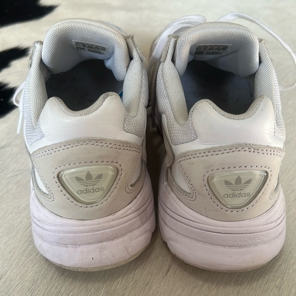 Adidas size 9.5 falcon - Picture 2 of 6